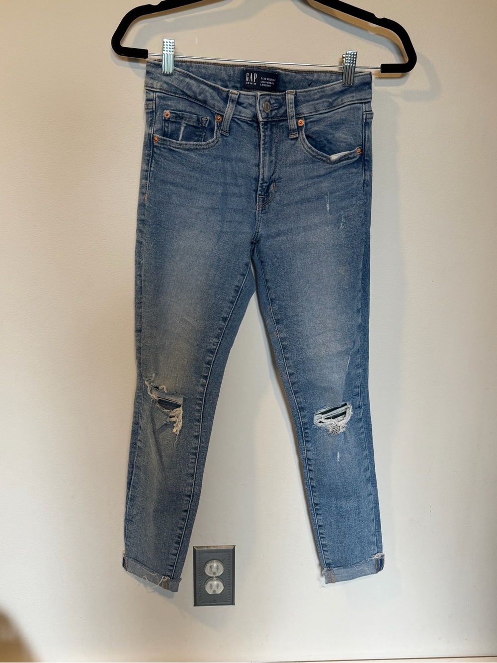 NWOT GAP High-Rise Distressed Skinny Jeans - Blue